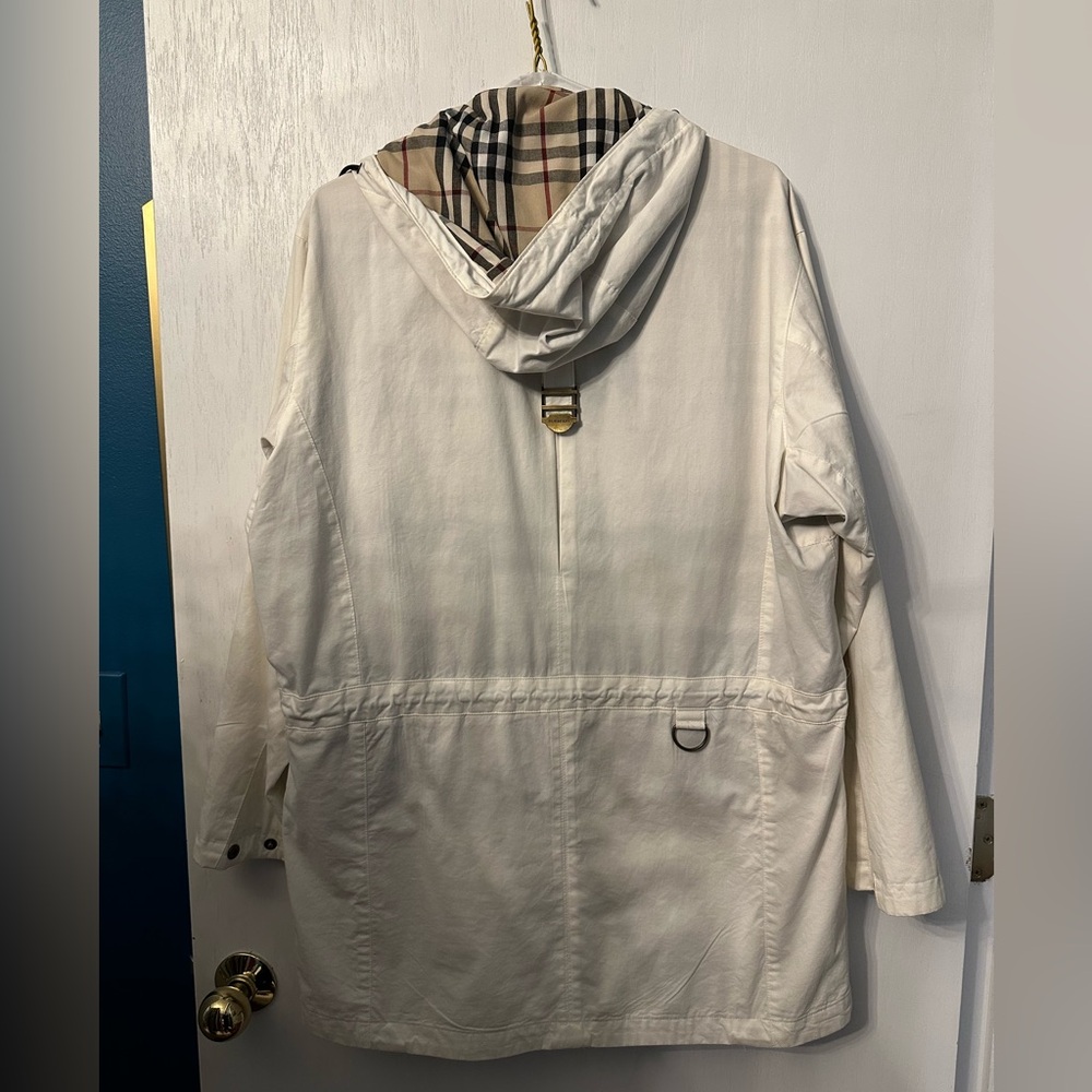Burberry White Raincoat/Windbreaker with Hood - Size M - Picture 9 of 15